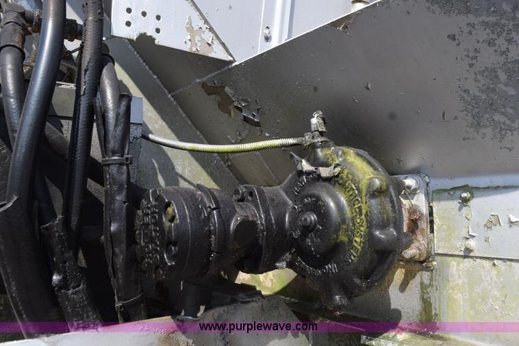 image for item L5847 2002 Case IH Titan FLX3300B self-propelled dry spreader applicator