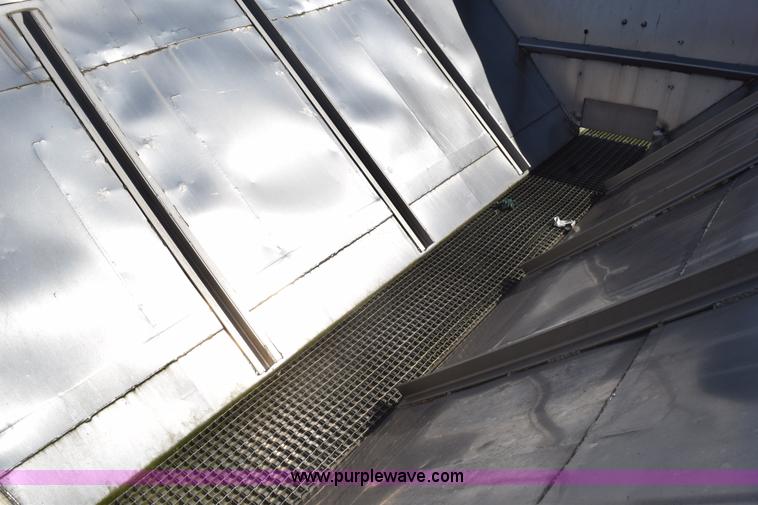 image for item L5847 2002 Case IH Titan FLX3300B self-propelled dry spreader applicator