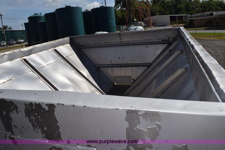 image for item L5847 2002 Case IH Titan FLX3300B self-propelled dry spreader applicator