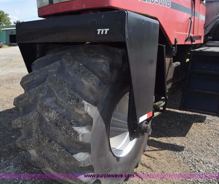 image for item L5847 2002 Case IH Titan FLX3300B self-propelled dry spreader applicator