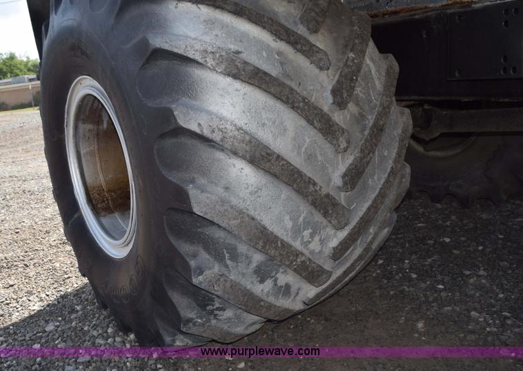 image for item L5847 2002 Case IH Titan FLX3300B self-propelled dry spreader applicator