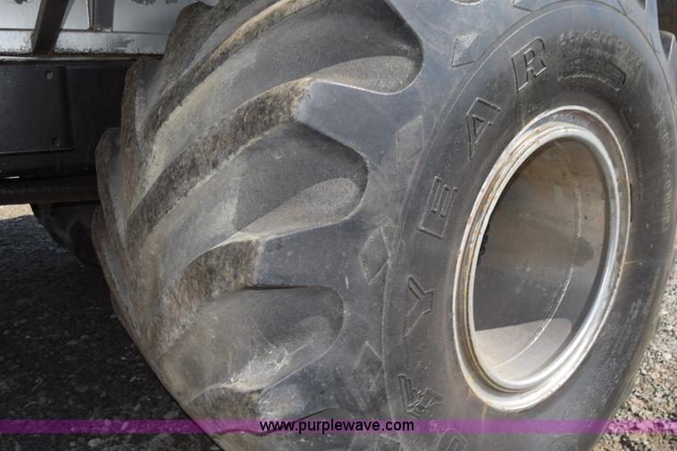 image for item L5847 2002 Case IH Titan FLX3300B self-propelled dry spreader applicator