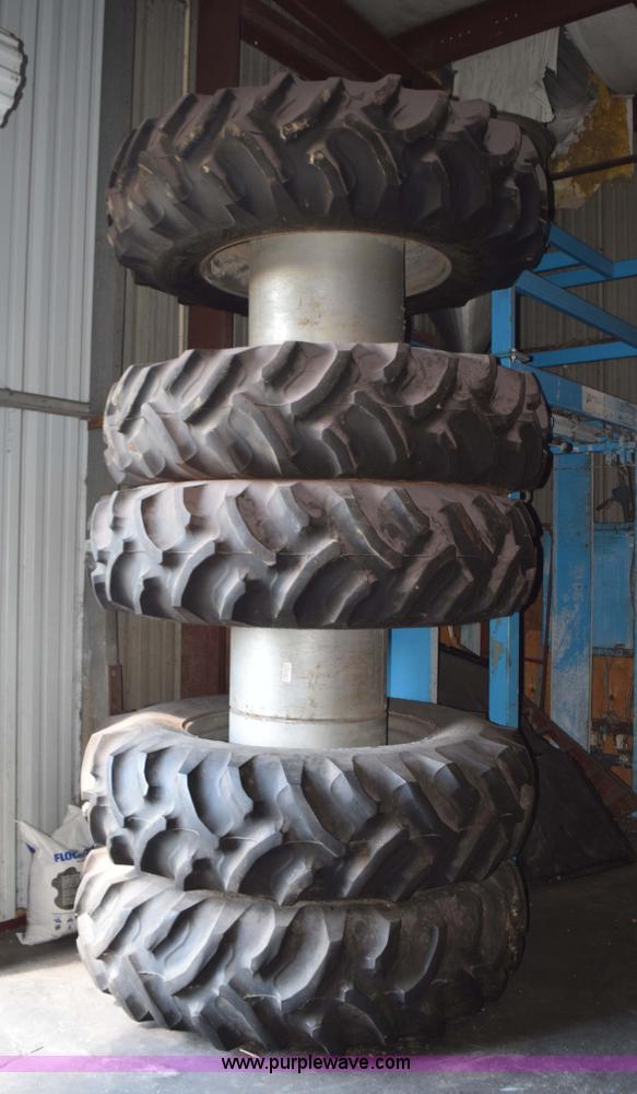 image for item L5847 2002 Case IH Titan FLX3300B self-propelled dry spreader applicator