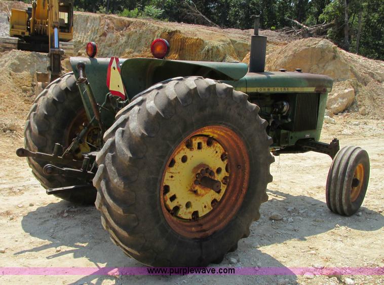 image for item R9431 John Deere 2030D tractor