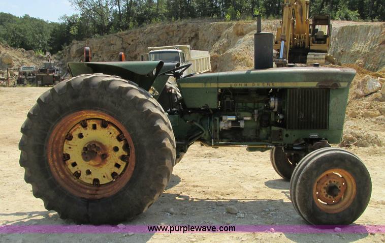 image for item R9431 John Deere 2030D tractor