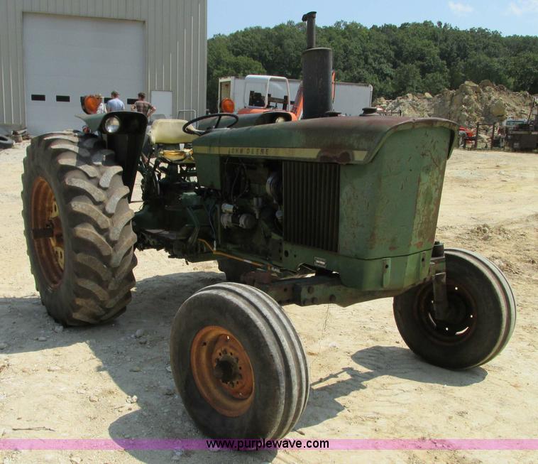 image for item R9431 John Deere 2030D tractor