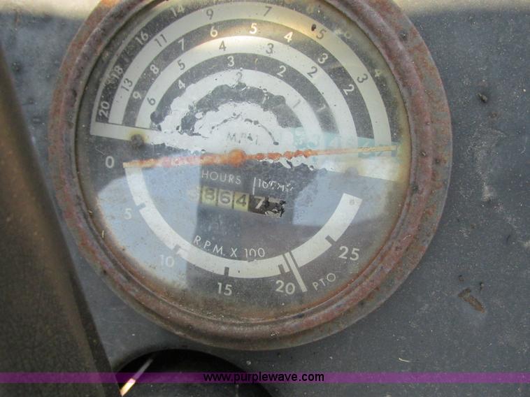 image for item R9431 John Deere 2030D tractor