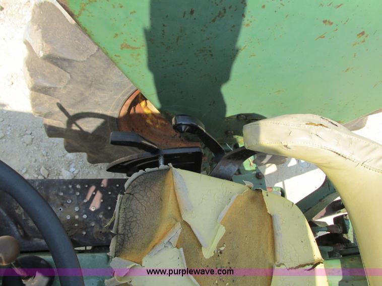 image for item R9431 John Deere 2030D tractor