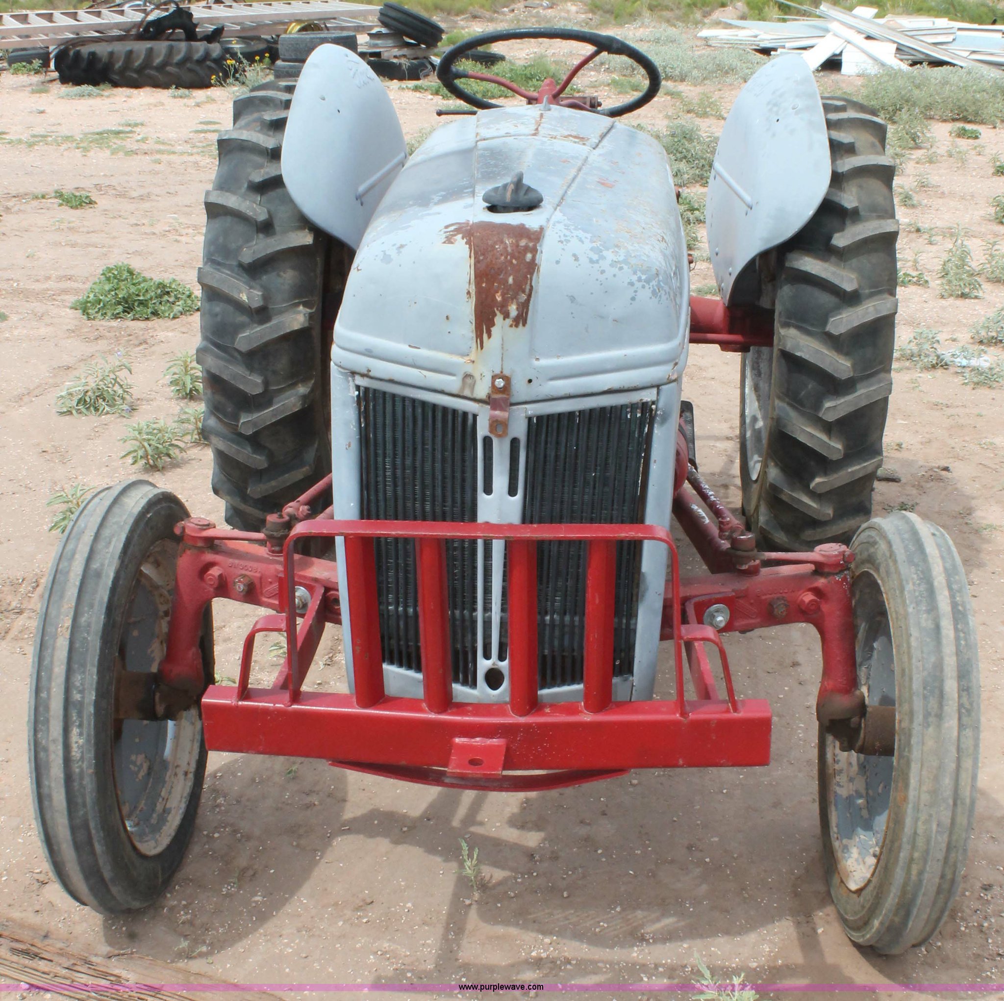 Ford 8N tractor in Seminole, TX Item L4406 sold Purple Wave