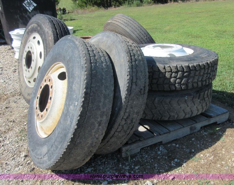 image for item AZ9001 (4) 11R22.5 tires