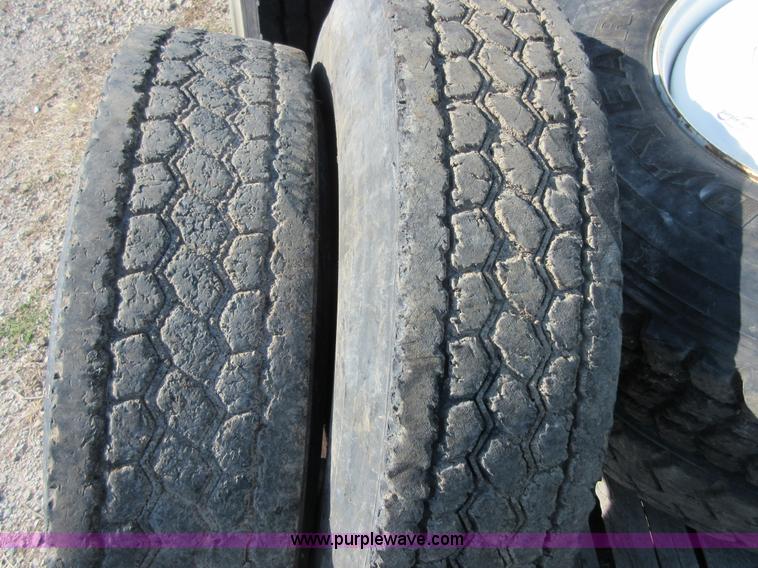 image for item AZ9001 (4) 11R22.5 tires