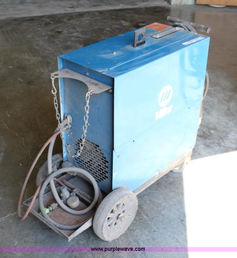 image for item BB9352 Miller Miller Matic 200 wire welder
