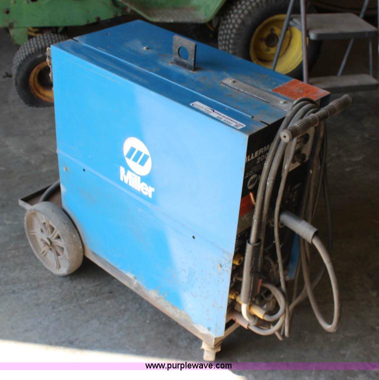 image for item BB9352 Miller Miller Matic 200 wire welder