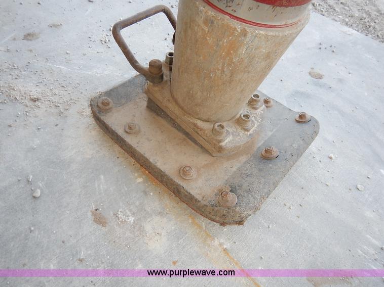 image for item BH9985 Construction Equipment tamper