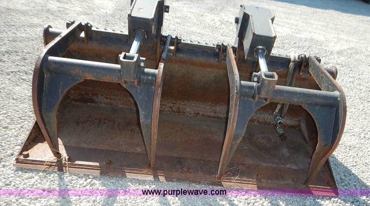 image for item BH9990 Bobcat grapple bucket