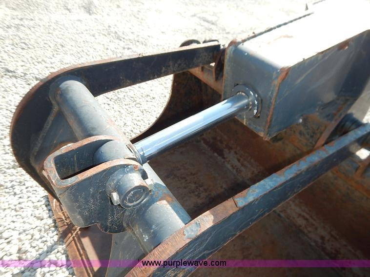 image for item BH9990 Bobcat grapple bucket