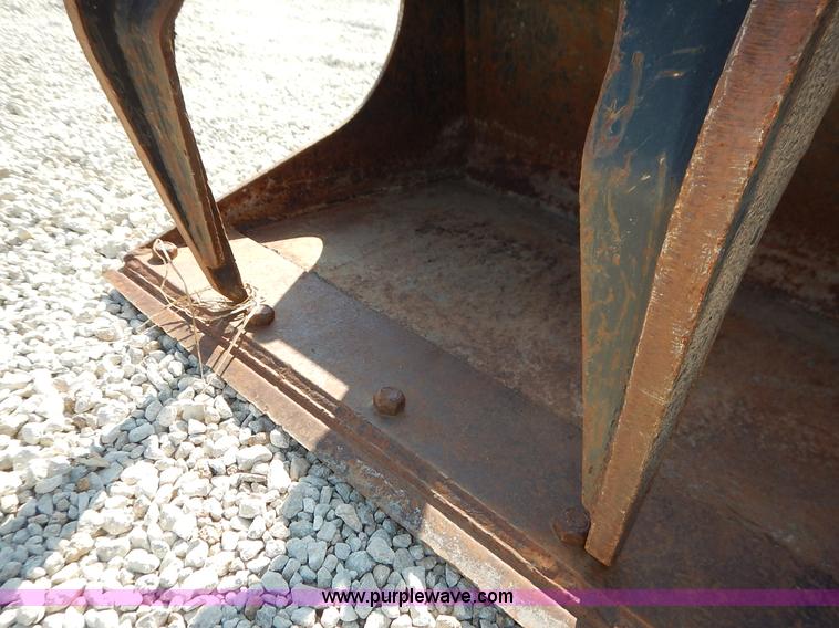 image for item BH9990 Bobcat grapple bucket