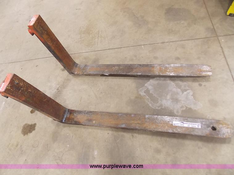 image for item BT9204 Forklift forks