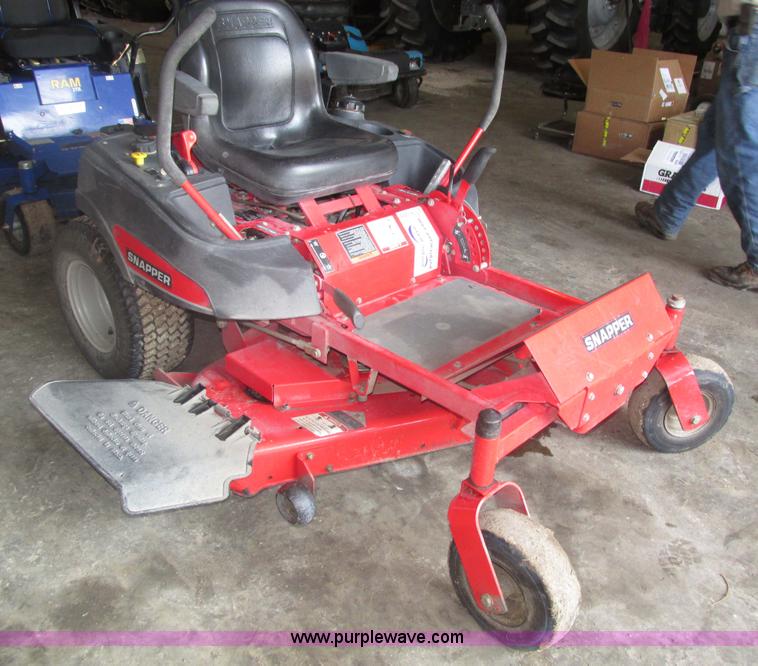 image for item H1209 2006 Snapper ZTR lawn mower