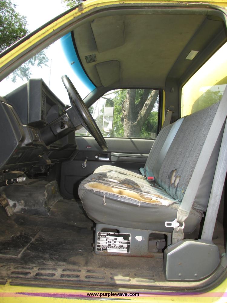 image for item H1233 1992 GMC TopKick box truck