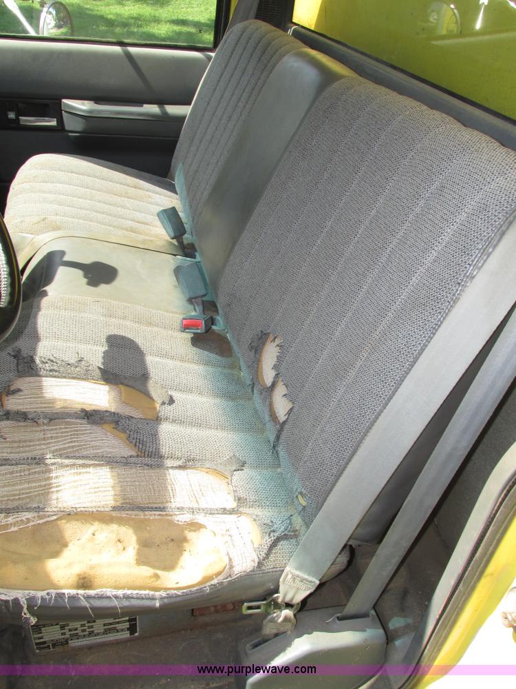 image for item H1233 1992 GMC TopKick box truck