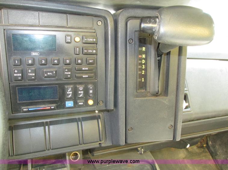 image for item H1233 1992 GMC TopKick box truck