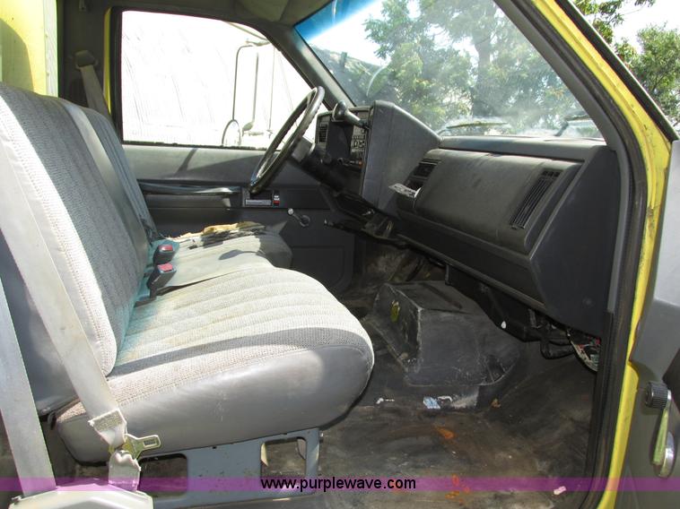 image for item H1233 1992 GMC TopKick box truck