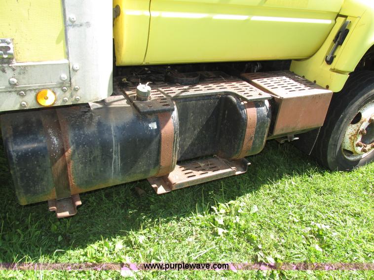 image for item H1233 1992 GMC TopKick box truck