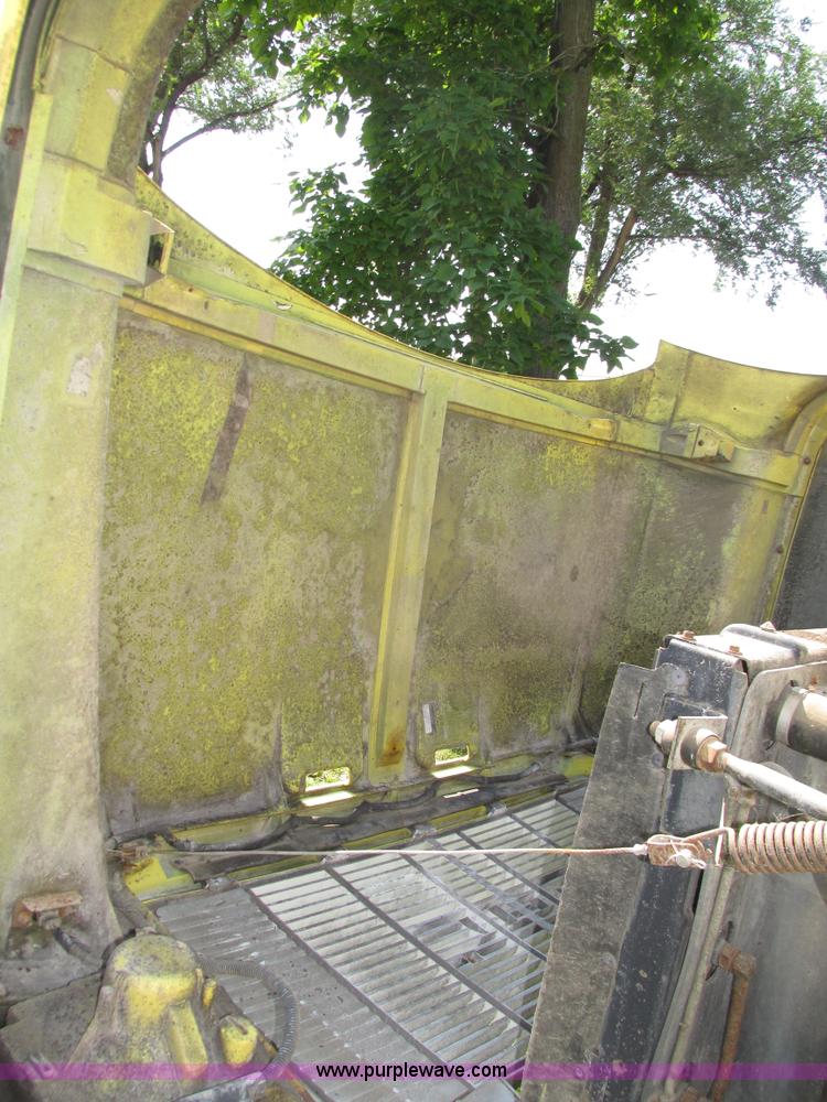 image for item H1233 1992 GMC TopKick box truck