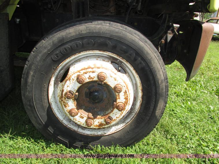 image for item H1233 1992 GMC TopKick box truck