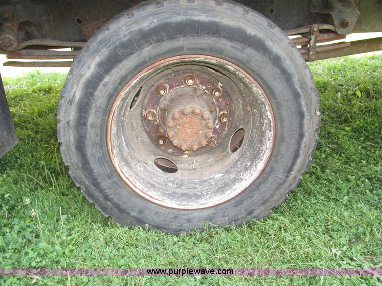 image for item H1233 1992 GMC TopKick box truck