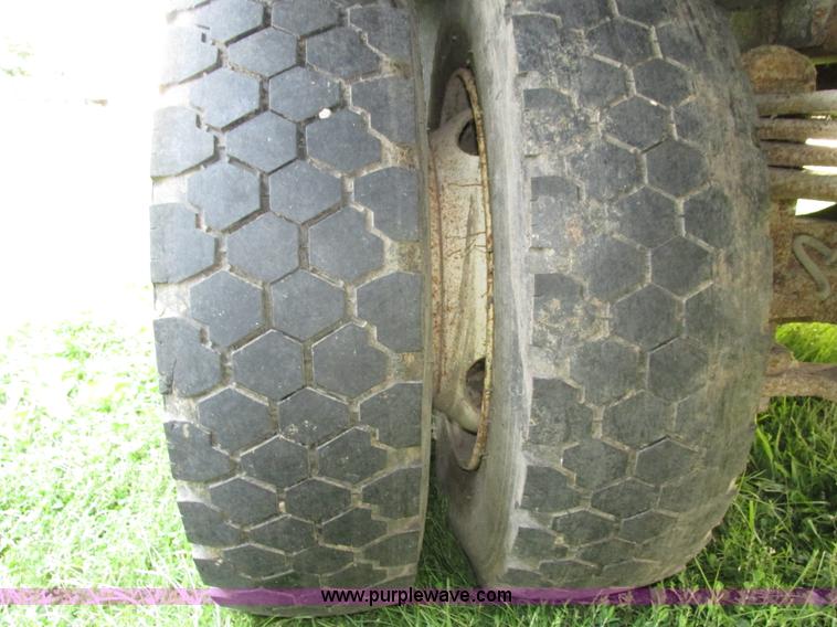 image for item H1233 1992 GMC TopKick box truck