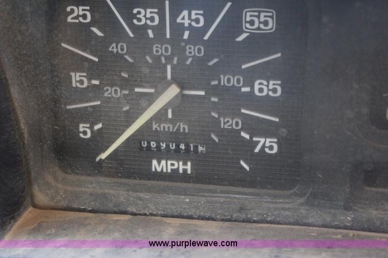 image for item I1530 1990 Ford F800 water truck