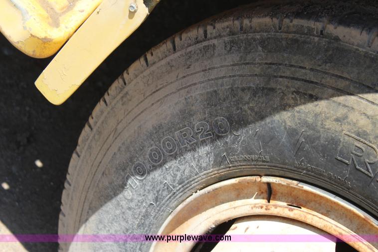 image for item I1530 1990 Ford F800 water truck