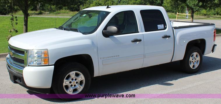 image for item I1547 2009 Chevrolet Silverado 1500 Crew Cab pickup truck