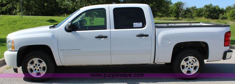 image for item I1547 2009 Chevrolet Silverado 1500 Crew Cab pickup truck