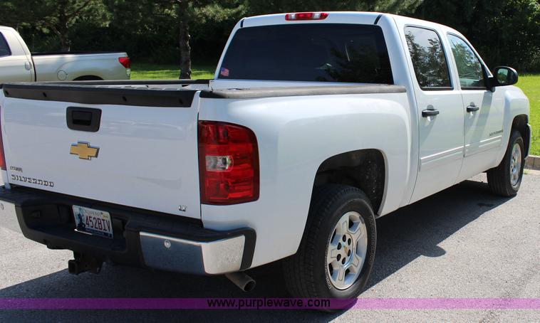 image for item I1547 2009 Chevrolet Silverado 1500 Crew Cab pickup truck