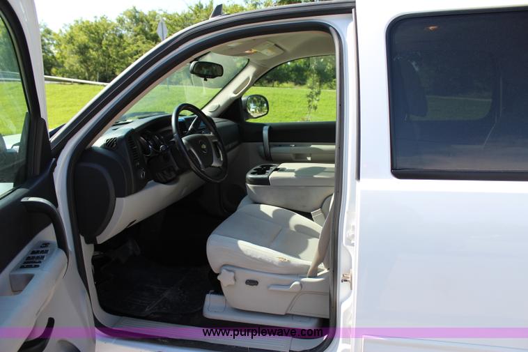 image for item I1547 2009 Chevrolet Silverado 1500 Crew Cab pickup truck