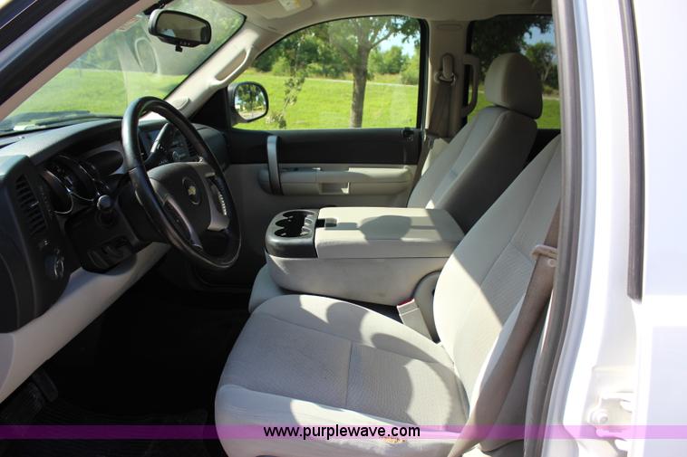 image for item I1547 2009 Chevrolet Silverado 1500 Crew Cab pickup truck