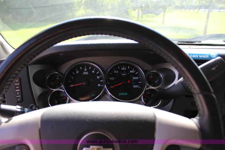 image for item I1547 2009 Chevrolet Silverado 1500 Crew Cab pickup truck