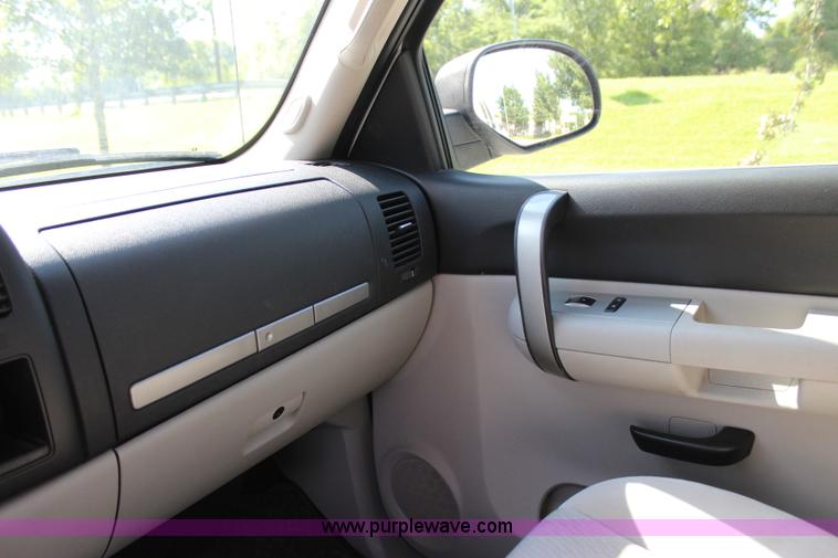 image for item I1547 2009 Chevrolet Silverado 1500 Crew Cab pickup truck