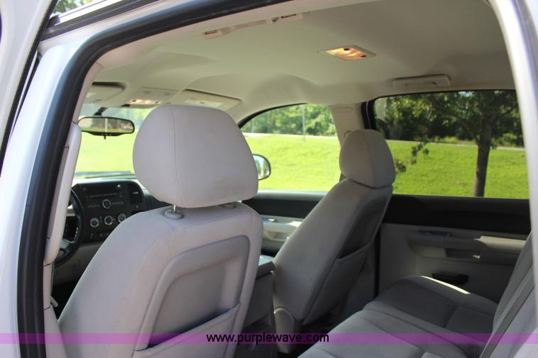 image for item I1547 2009 Chevrolet Silverado 1500 Crew Cab pickup truck