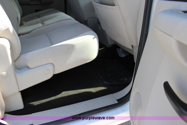 image for item I1547 2009 Chevrolet Silverado 1500 Crew Cab pickup truck