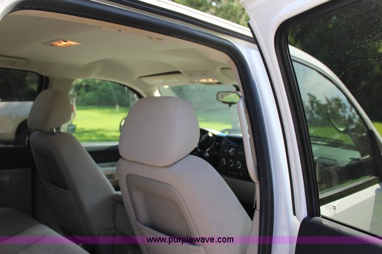 image for item I1547 2009 Chevrolet Silverado 1500 Crew Cab pickup truck