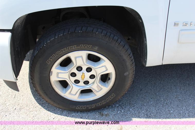 image for item I1547 2009 Chevrolet Silverado 1500 Crew Cab pickup truck