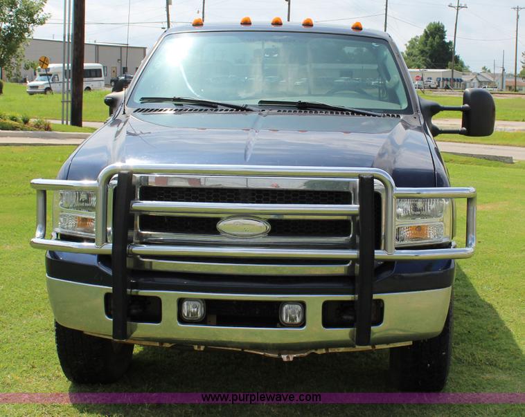 image for item I1636 2006 Ford F350 Super Duty XLT FX4 pickup truck