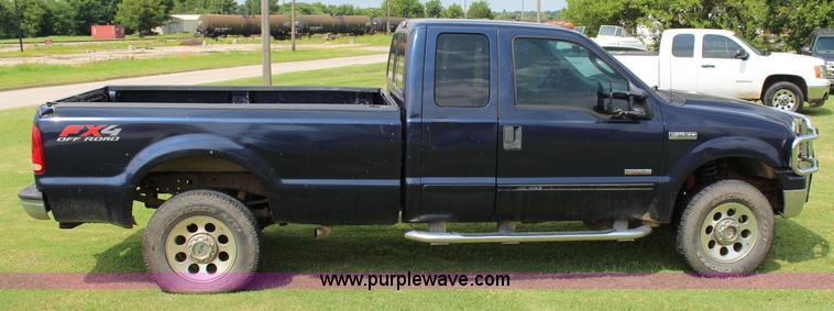 image for item I1636 2006 Ford F350 Super Duty XLT FX4 pickup truck