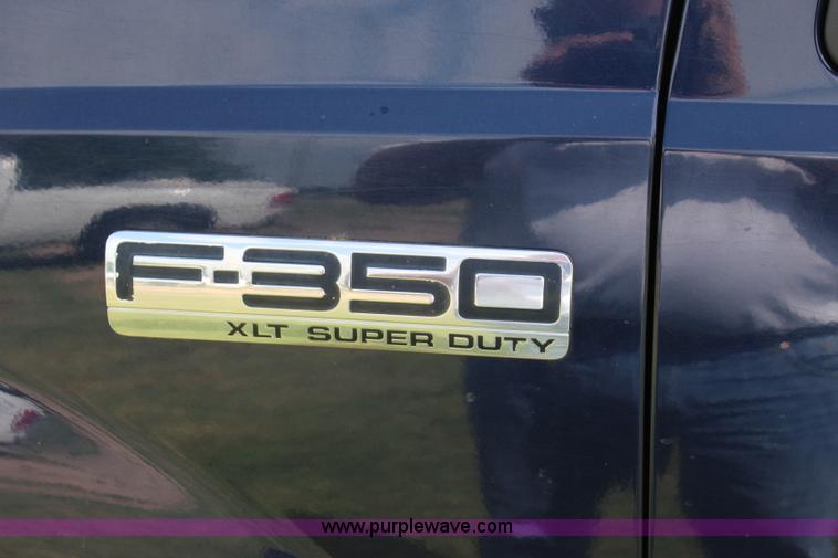 image for item I1636 2006 Ford F350 Super Duty XLT FX4 pickup truck