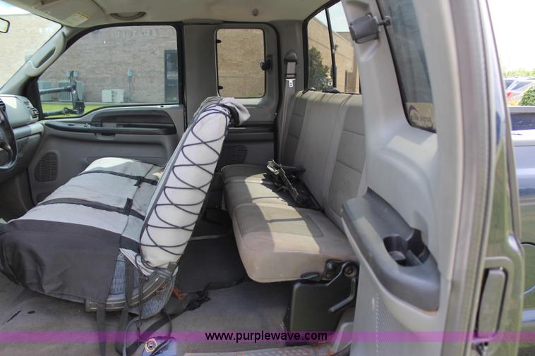 image for item I1636 2006 Ford F350 Super Duty XLT FX4 pickup truck