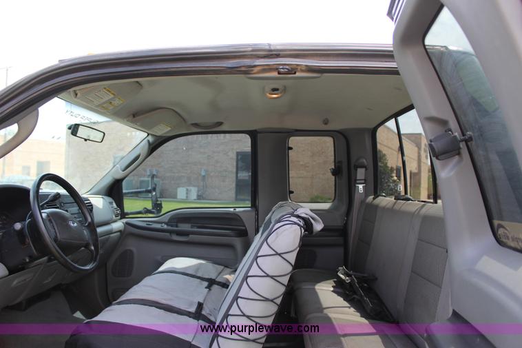 image for item I1636 2006 Ford F350 Super Duty XLT FX4 pickup truck